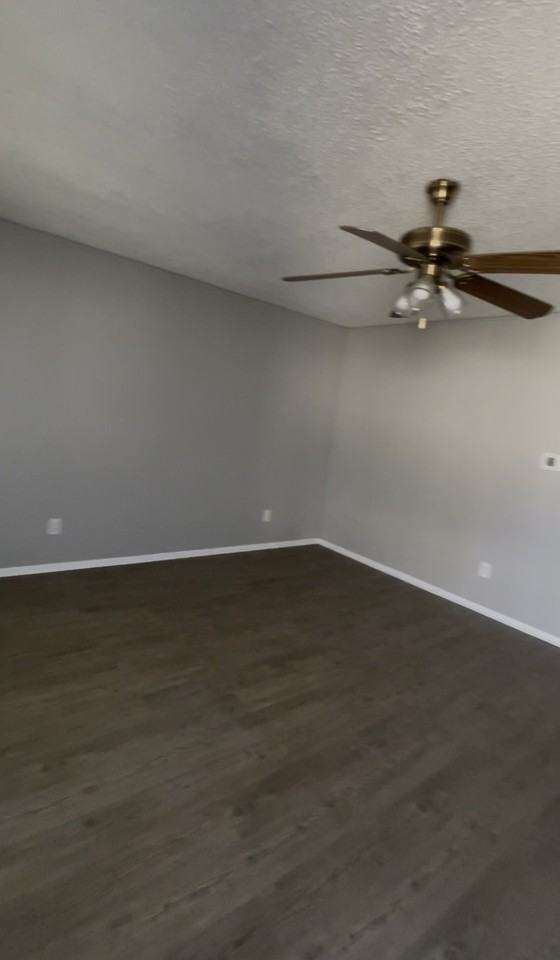 606 Northwest J Street - Photo 5 of 10