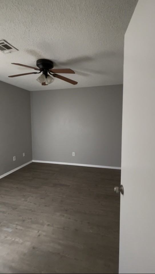 606 Northwest J Street - Photo 6 of 10