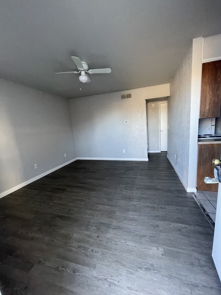 606 Northwest J Street - Photo 7 of 10