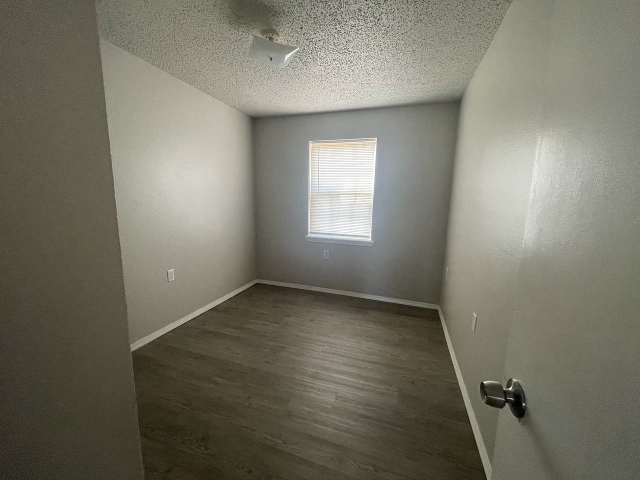 402 Northwest Panther Lane - Photo 4 of 8