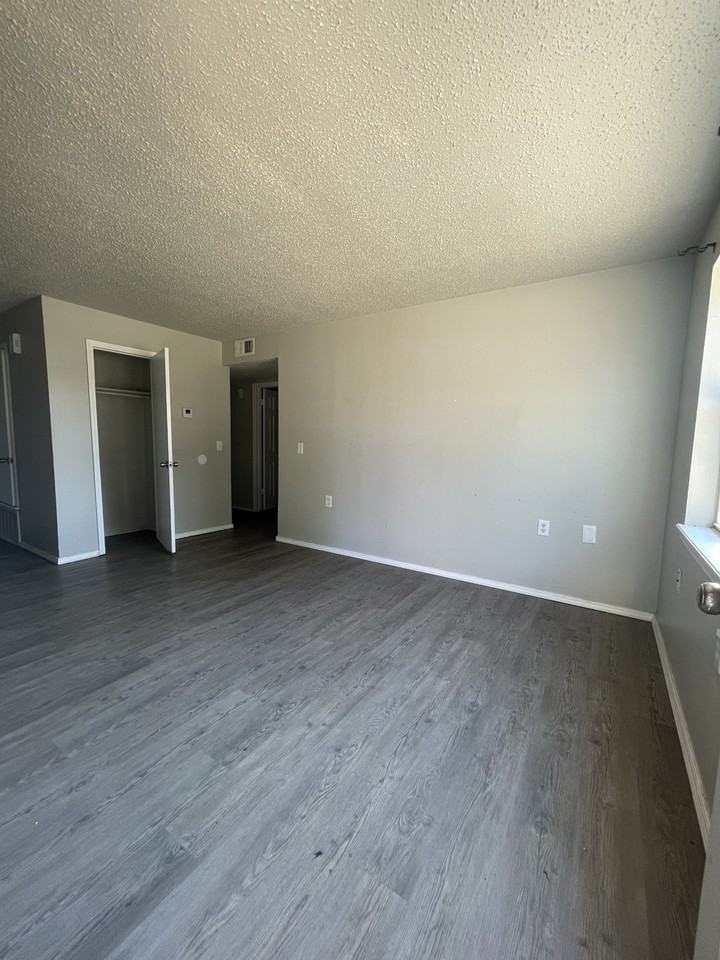 402 Northwest Panther Lane - Photo 5 of 8