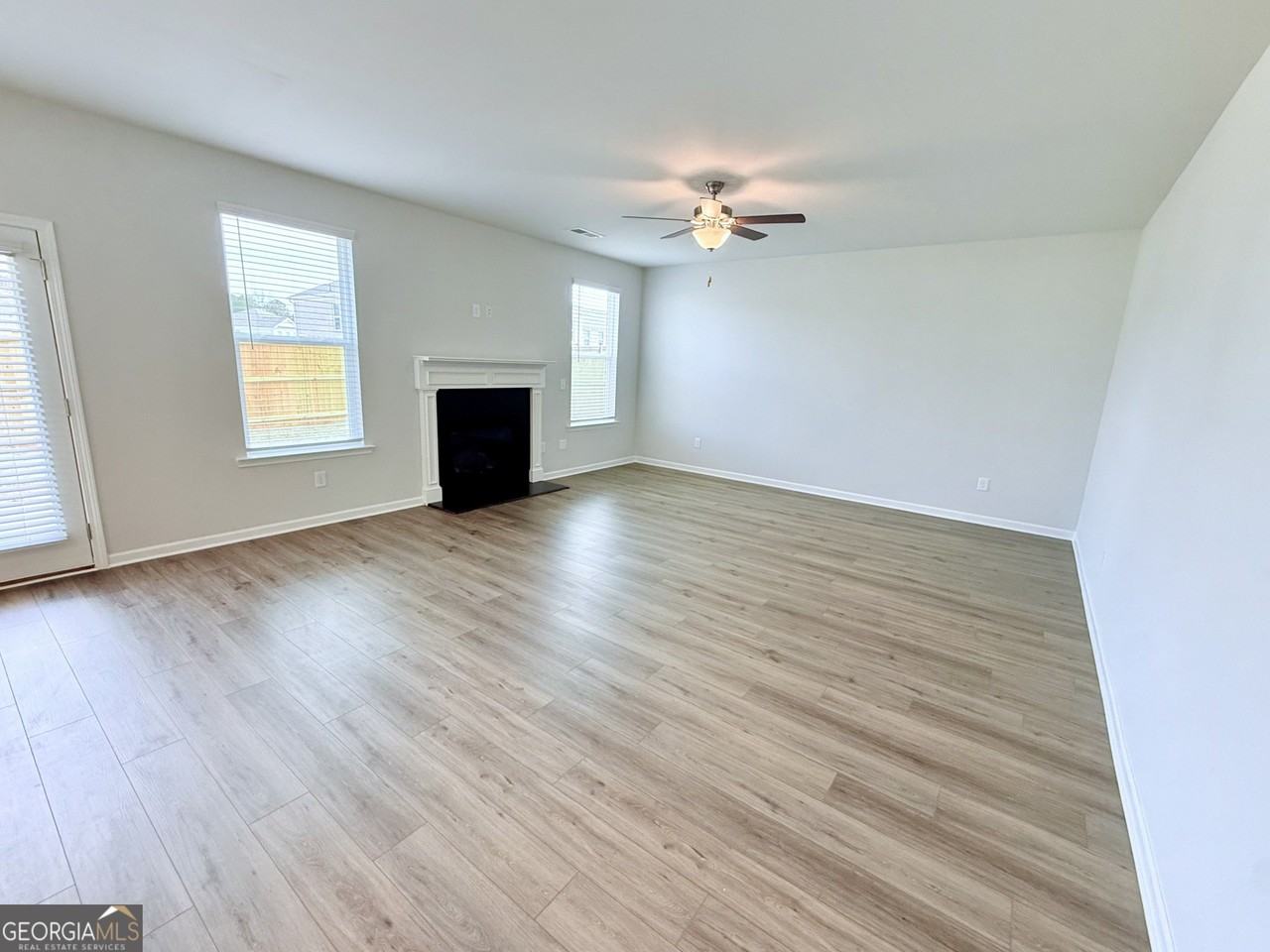 236 Chiswick Loop - Photo 3 of 19