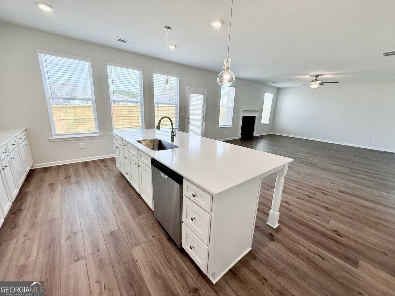 236 Chiswick Loop - Photo 4 of 19