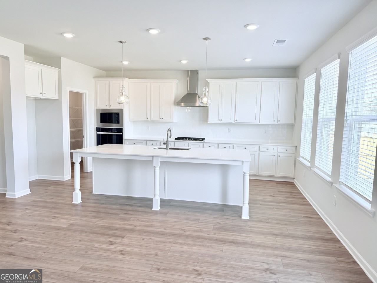 236 Chiswick Loop - Photo 6 of 19