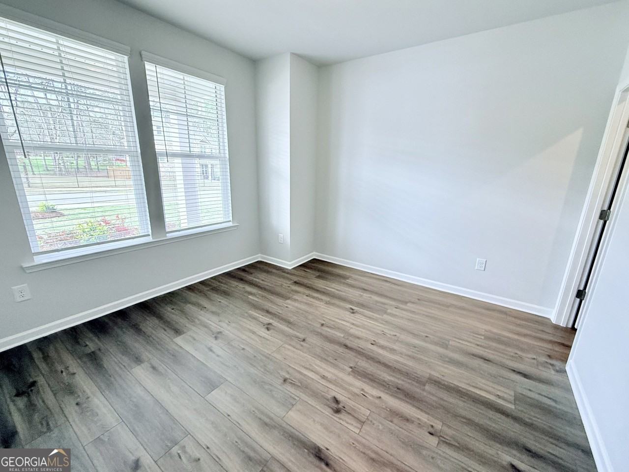 236 Chiswick Loop - Photo 7 of 19