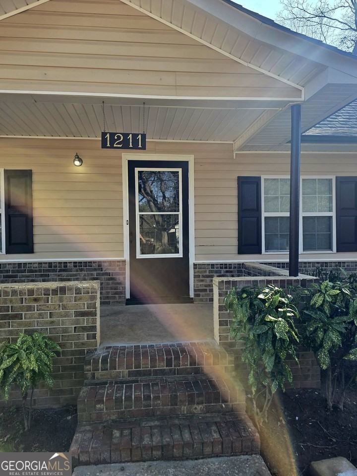 1211 Lake Dr - Photo 2 of 20