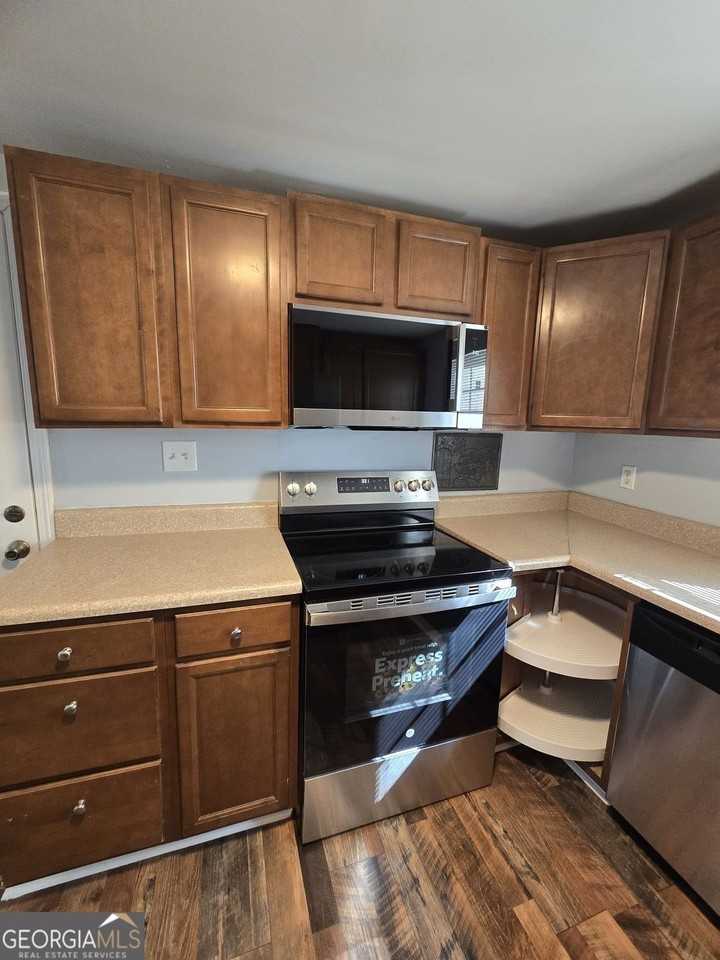 1211 Lake Dr - Photo 5 of 20