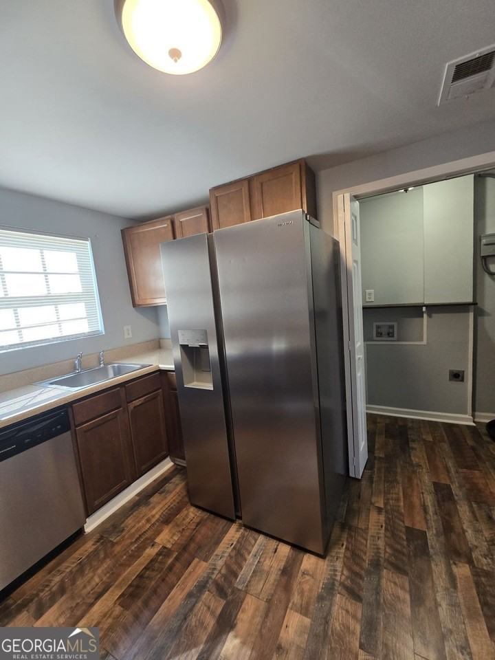 1211 Lake Dr - Photo 6 of 20