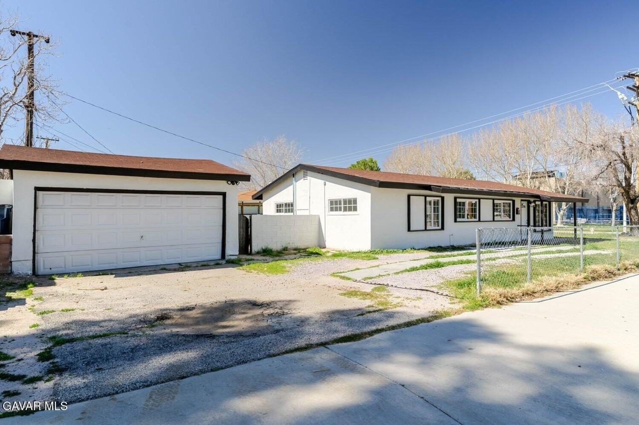 44961 5th St E - Photo 3 of 29