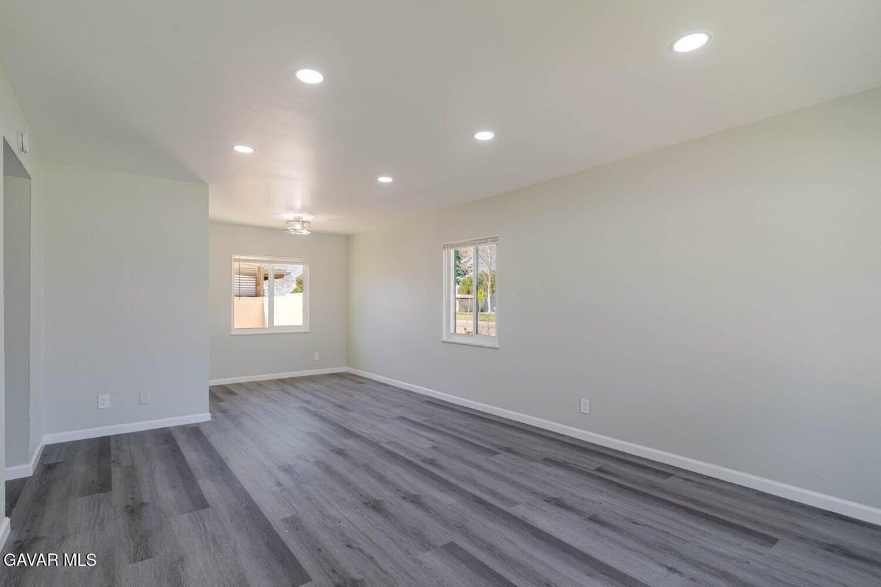 44961 5th St E - Photo 6 of 29