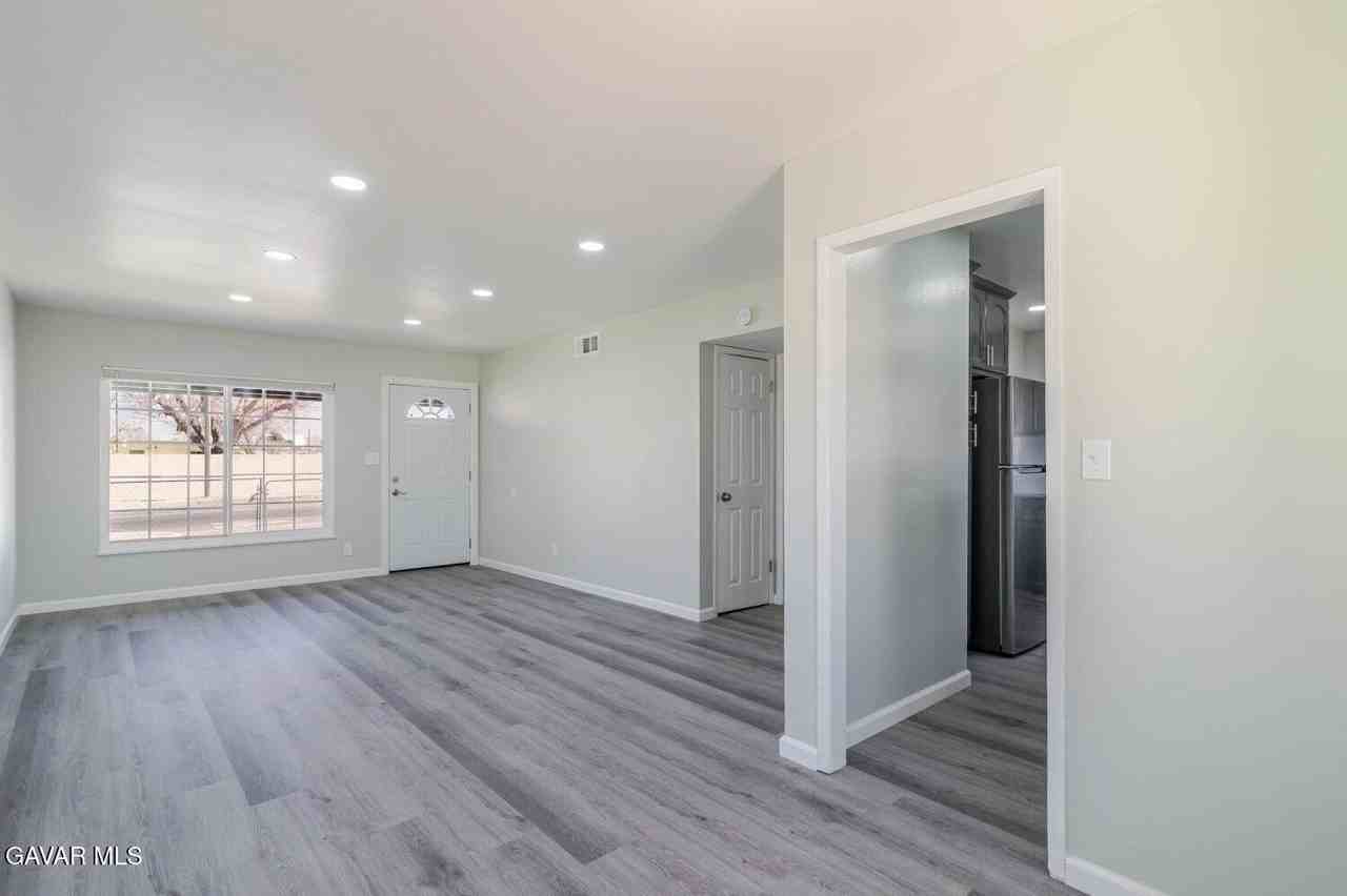 44961 5th St E - Photo 7 of 29