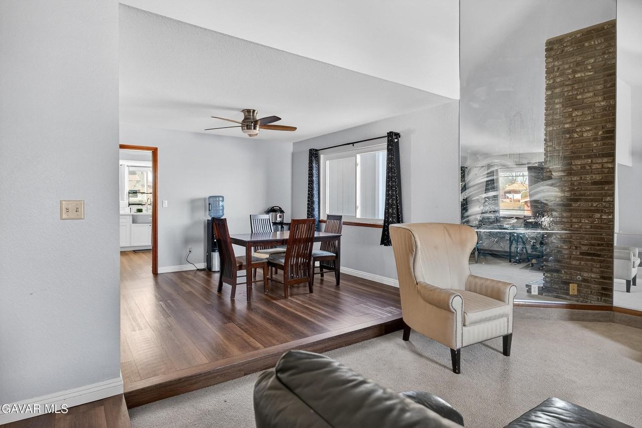 41537 Poplar Cir - Photo 3 of 38