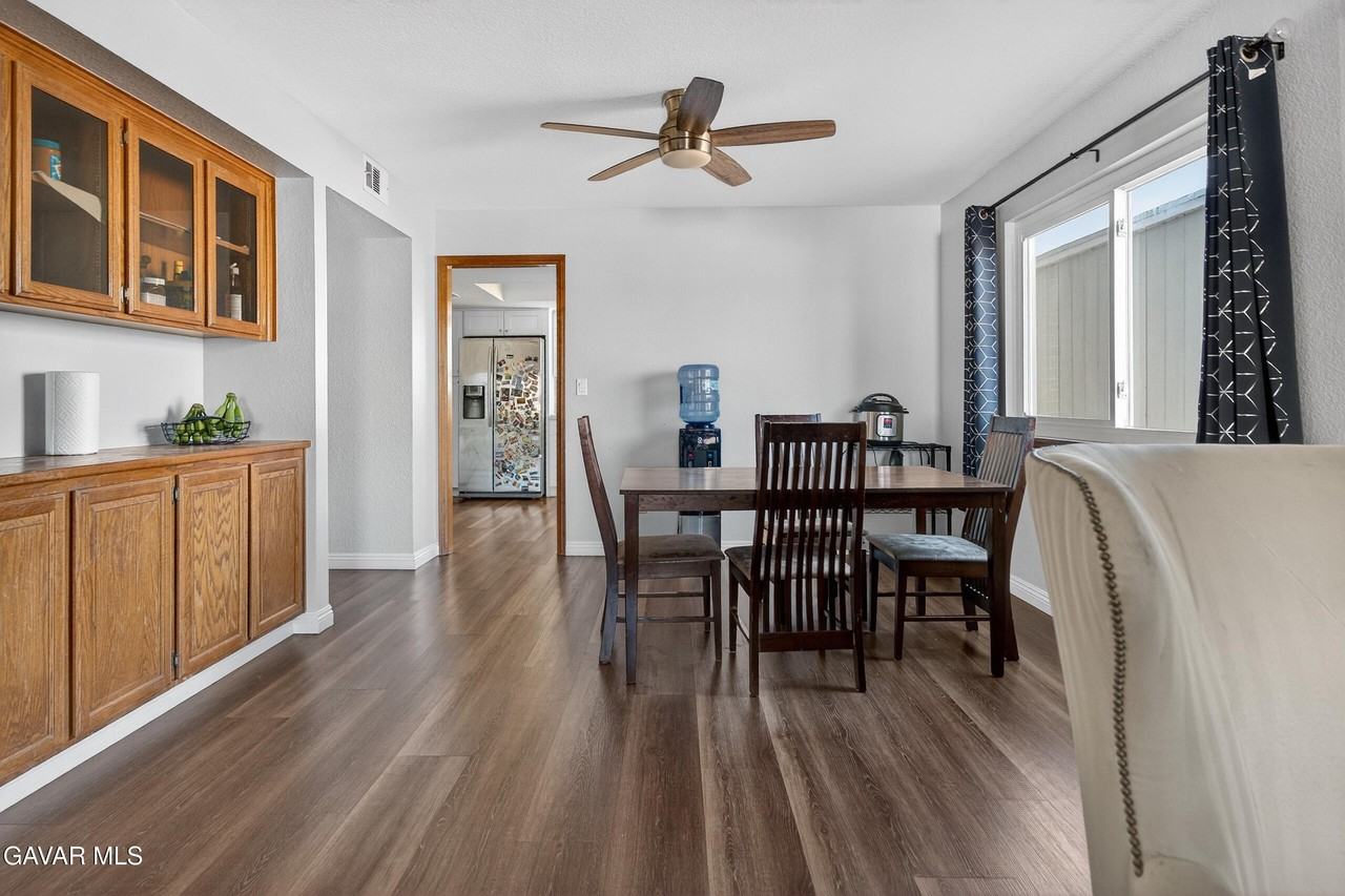 41537 Poplar Cir - Photo 4 of 38