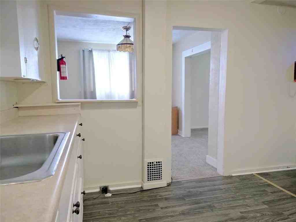 31 Indiana St - Photo 4 of 15