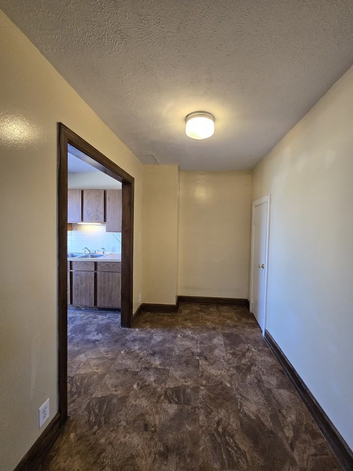 934 North Broadway - Photo 6 of 18