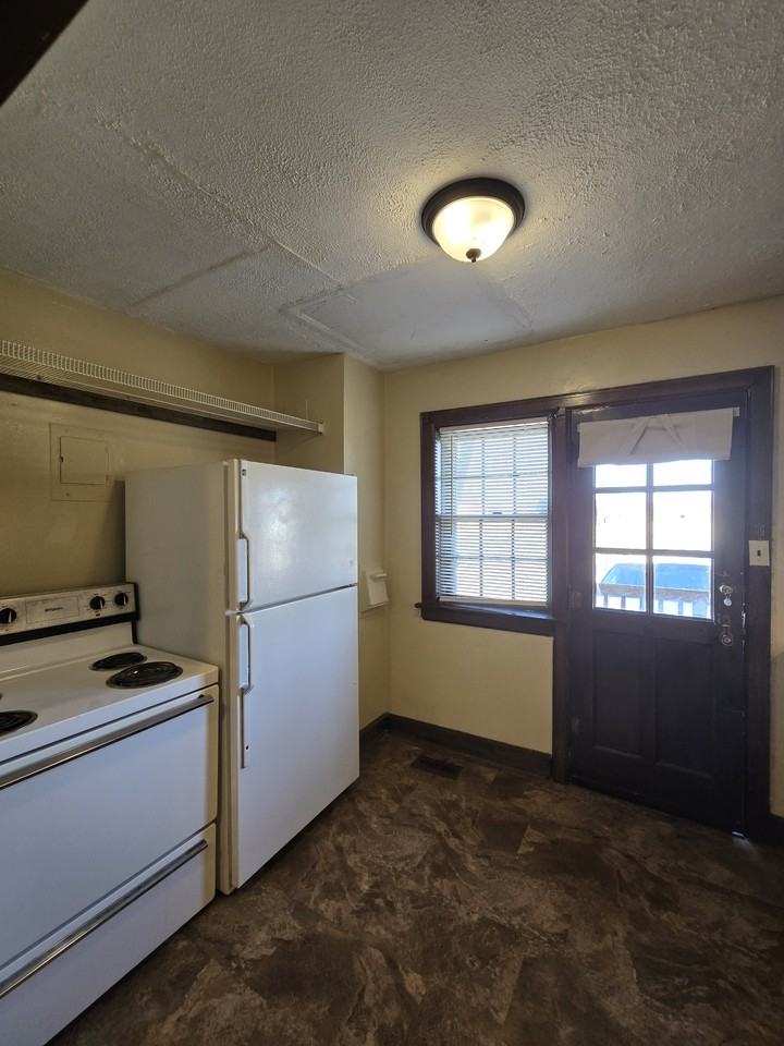 934 North Broadway - Photo 7 of 18