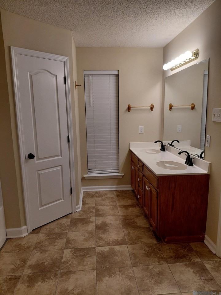 34559 Gravesbriar Dr - Photo 7 of 13