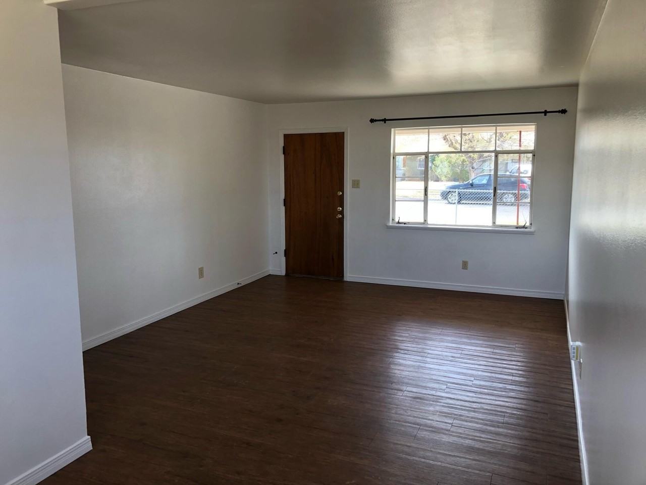 5731 Middlesboro Ave - Photo 3 of 12