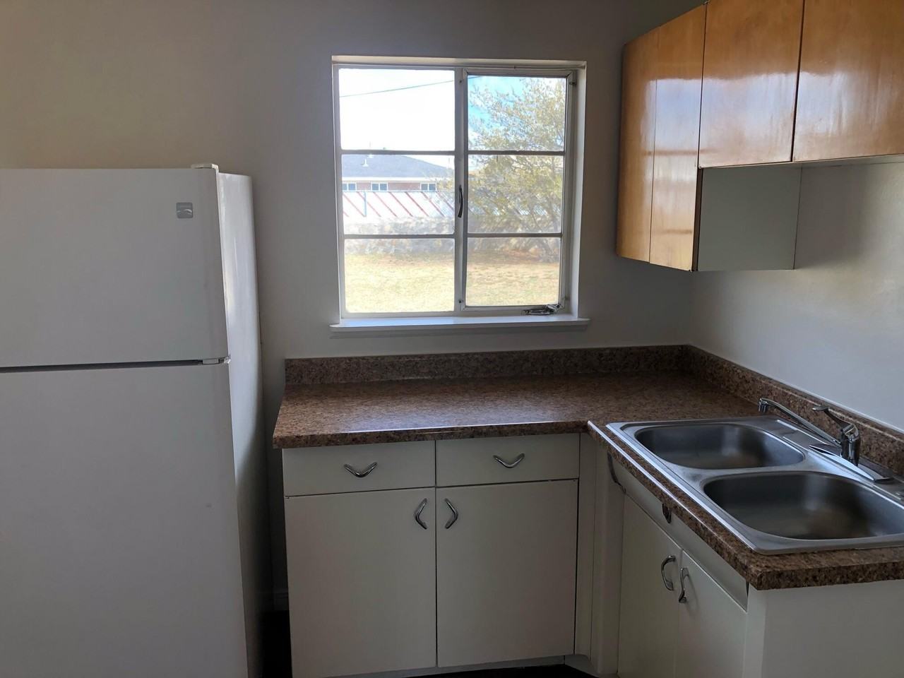 5731 Middlesboro Ave - Photo 4 of 12