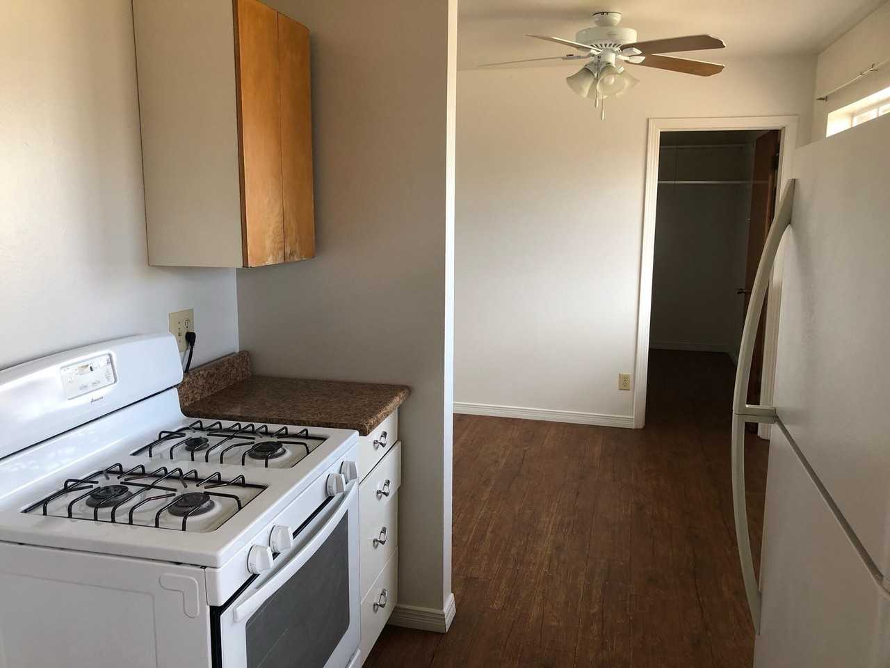 5731 Middlesboro Ave - Photo 5 of 12