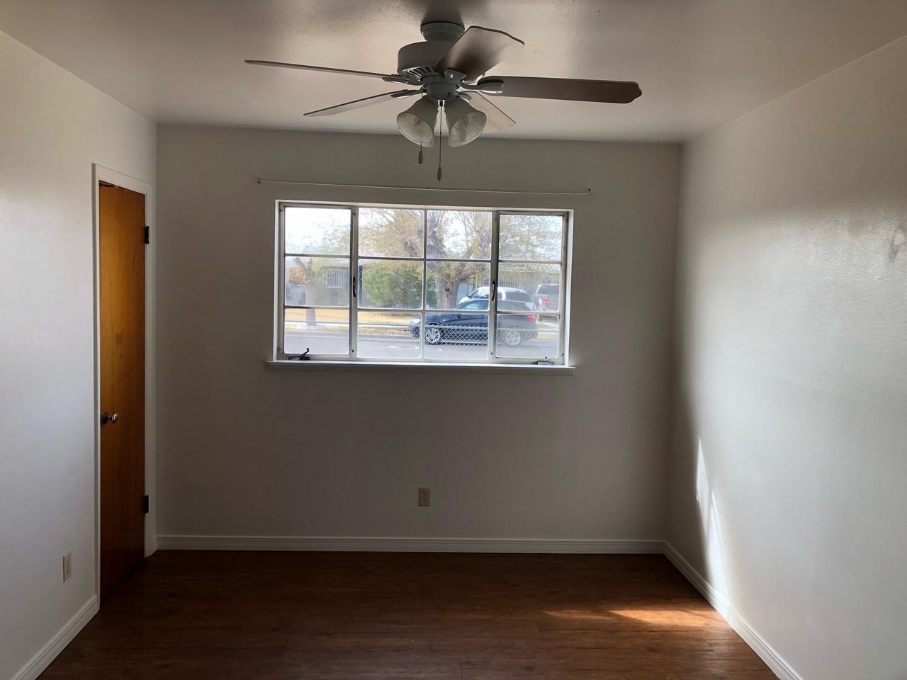 5731 Middlesboro Ave - Photo 7 of 12