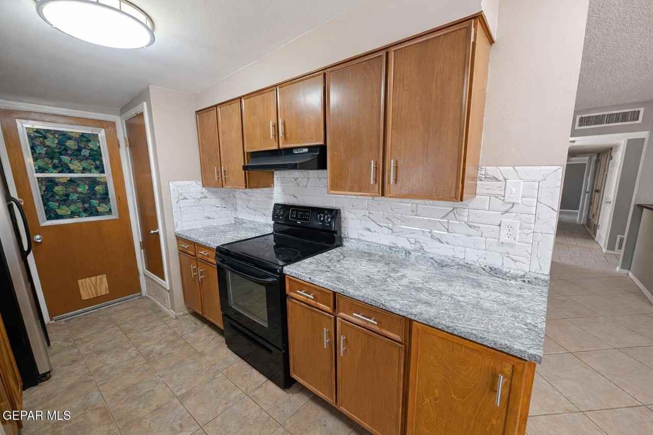 410 9th St Ne - Photo 5 of 15