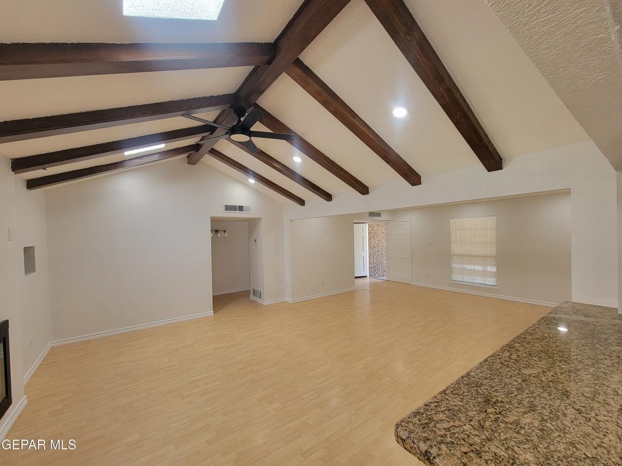 6836 Orizaba Ave - Photo 7 of 29