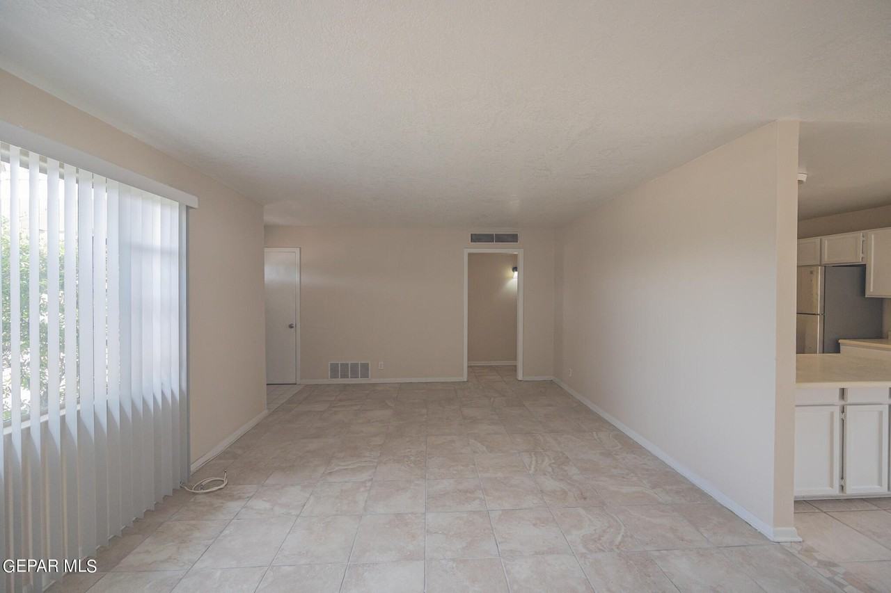 1504 Nueces Way - Photo 3 of 15