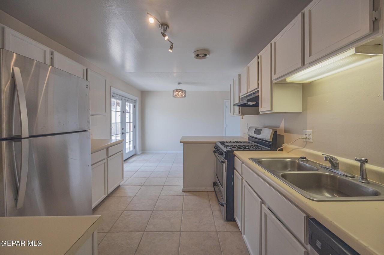 1504 Nueces Way - Photo 5 of 15