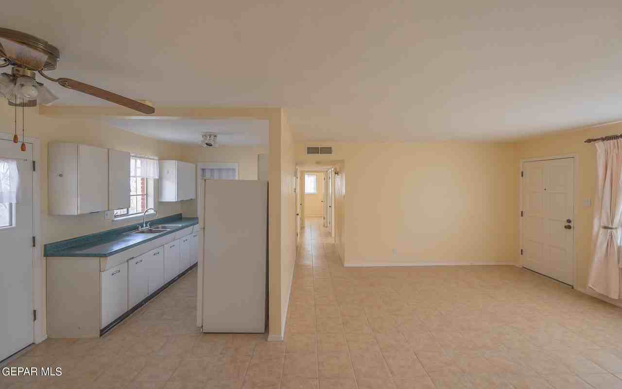 3913 Titanic Ave - Photo 4 of 18