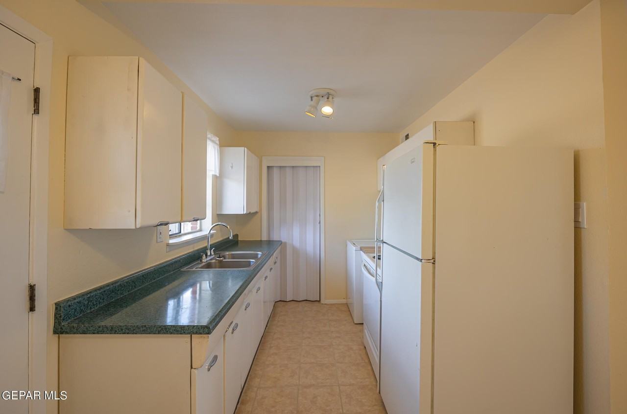 3913 Titanic Ave - Photo 7 of 18