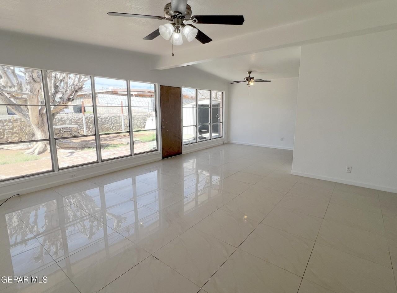 10009 Jamaica St - Photo 3 of 23