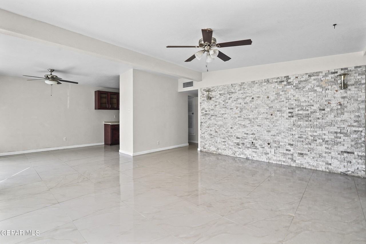 10009 Jamaica St - Photo 4 of 23