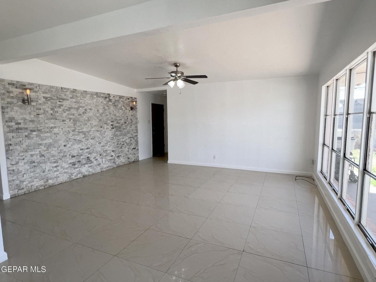 10009 Jamaica St - Photo 6 of 23