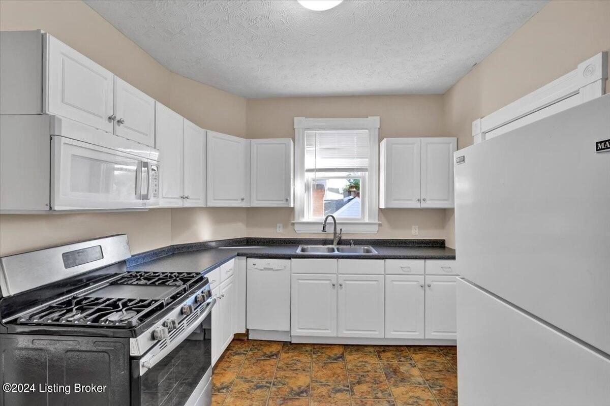 1802 Deerwood Ave Unit B - Photo 2 of 27