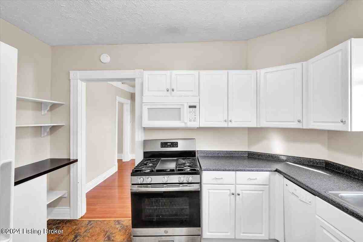 1802 Deerwood Ave Unit B - Photo 3 of 27