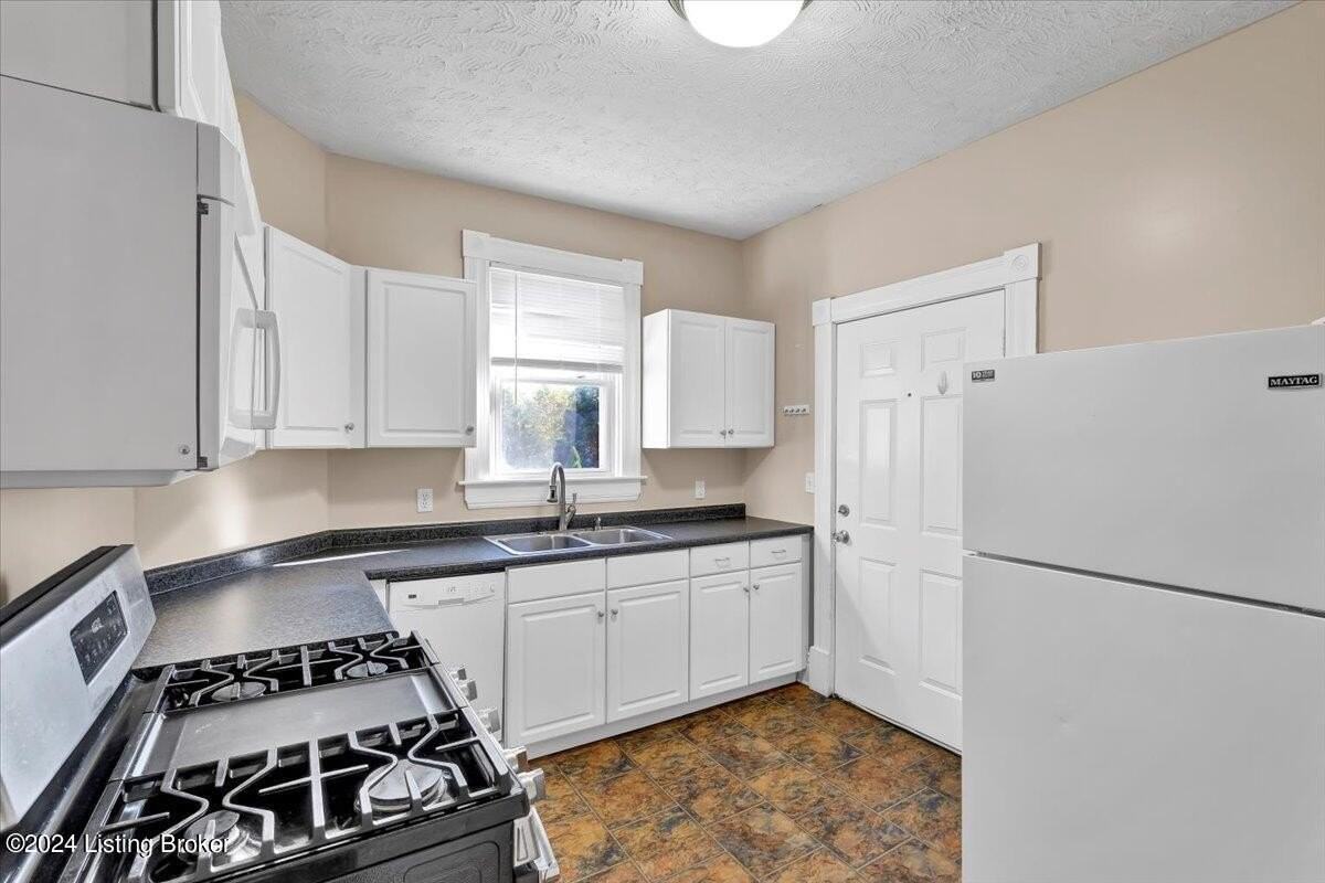 1802 Deerwood Ave Unit B - Photo 4 of 27