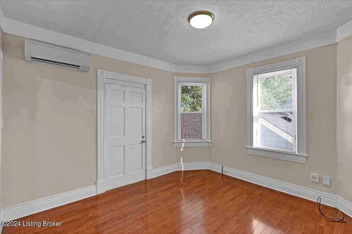 1802 Deerwood Ave Unit B - Photo 5 of 27