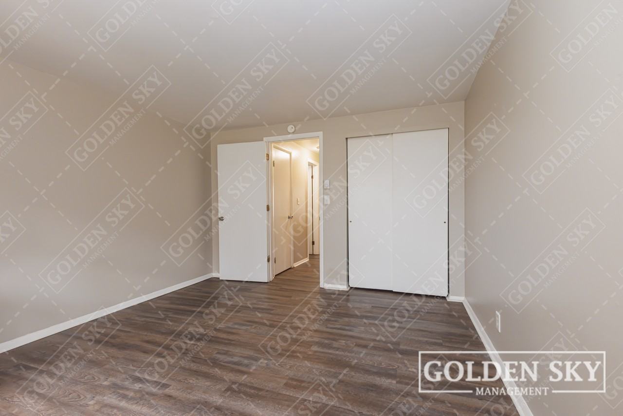 709 South Hutchinson Avenue - Photo 2 of 9