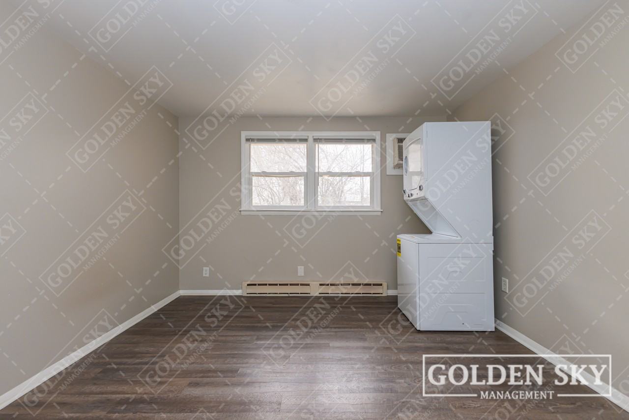 709 South Hutchinson Avenue - Photo 3 of 9