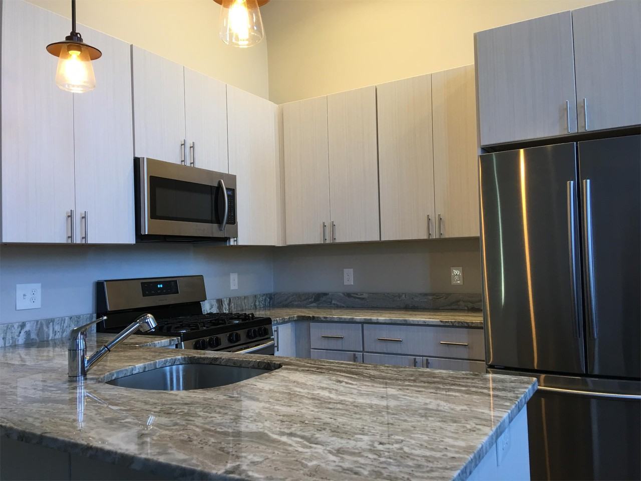 685 Lawrence St - Photo 2 of 28