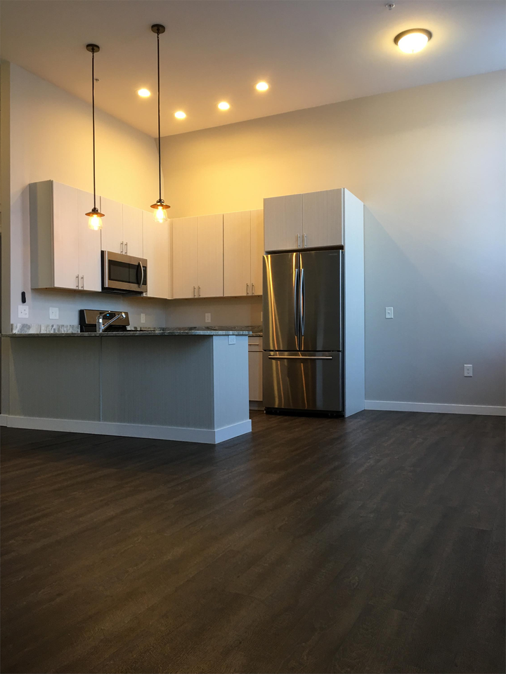 685 Lawrence St - Photo 3 of 28