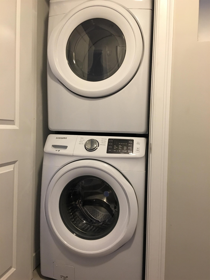 685 Lawrence St - Photo 5 of 28