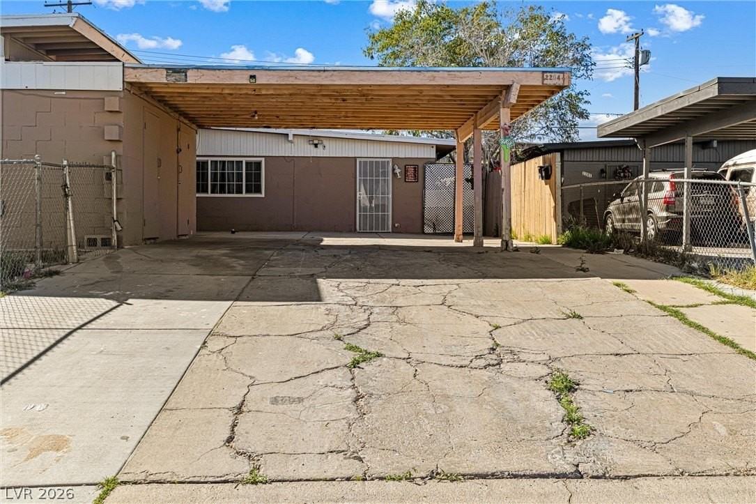 2204 S 15th St #2204 - Photo 3 of 20