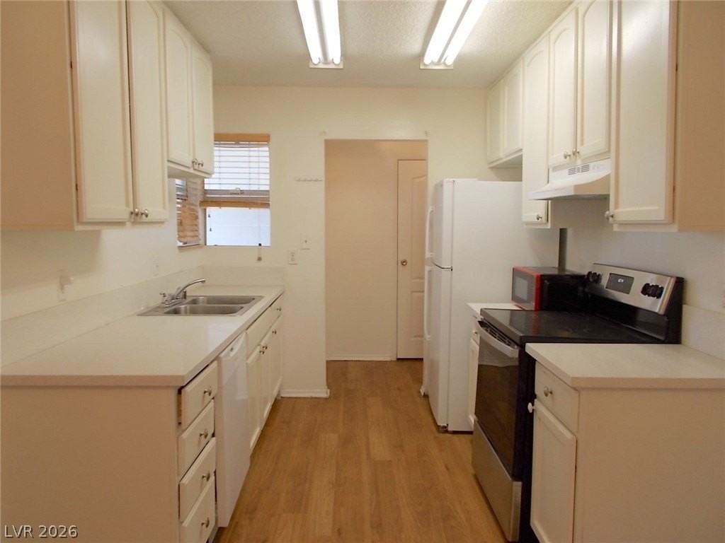 6236 Silverfield Dr - Photo 3 of 30