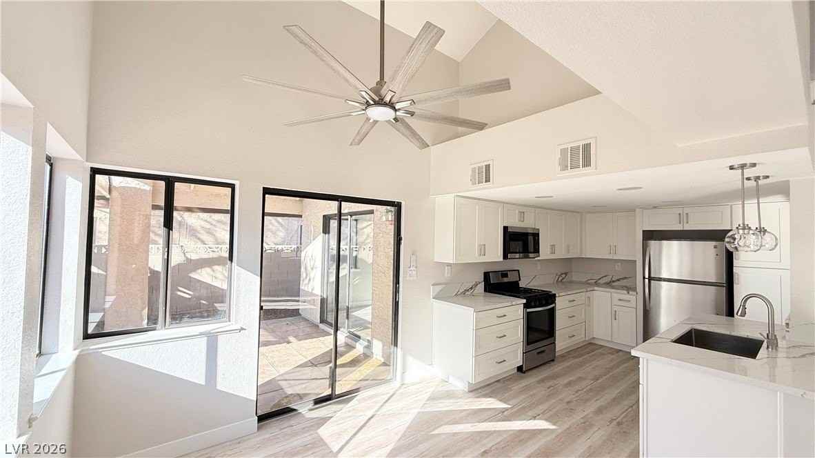 365 Peach Tree Dr - Photo 4 of 26