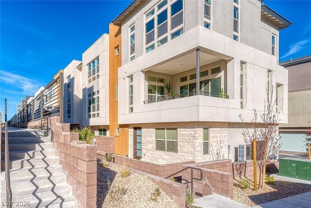 639 Grey Saker St - Photo 4 of 50