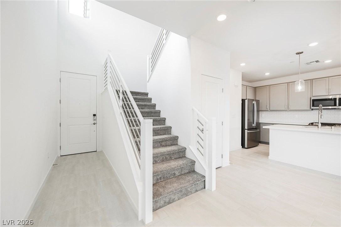 2368 Open Valley St - Photo 4 of 50