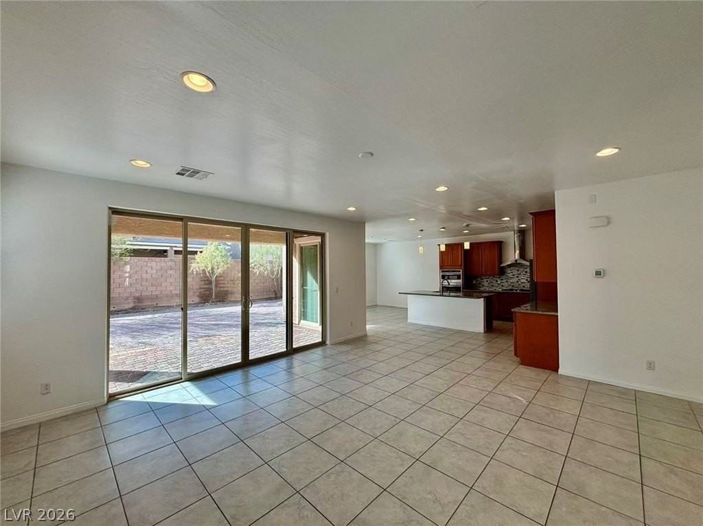 6331 White Lies St - Photo 5 of 23