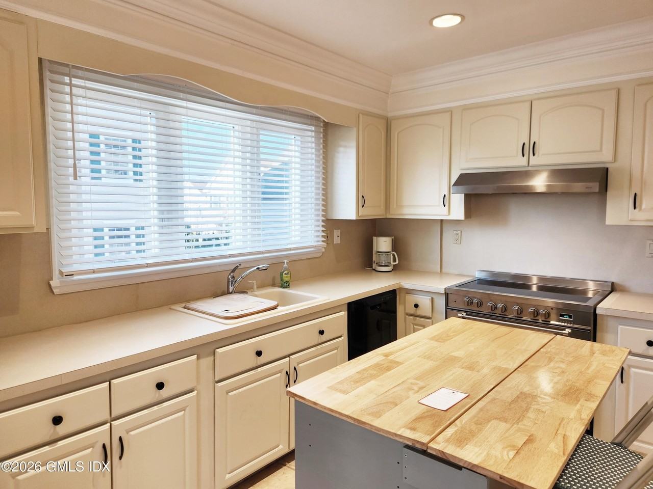 34 Harold St - Photo 7 of 25